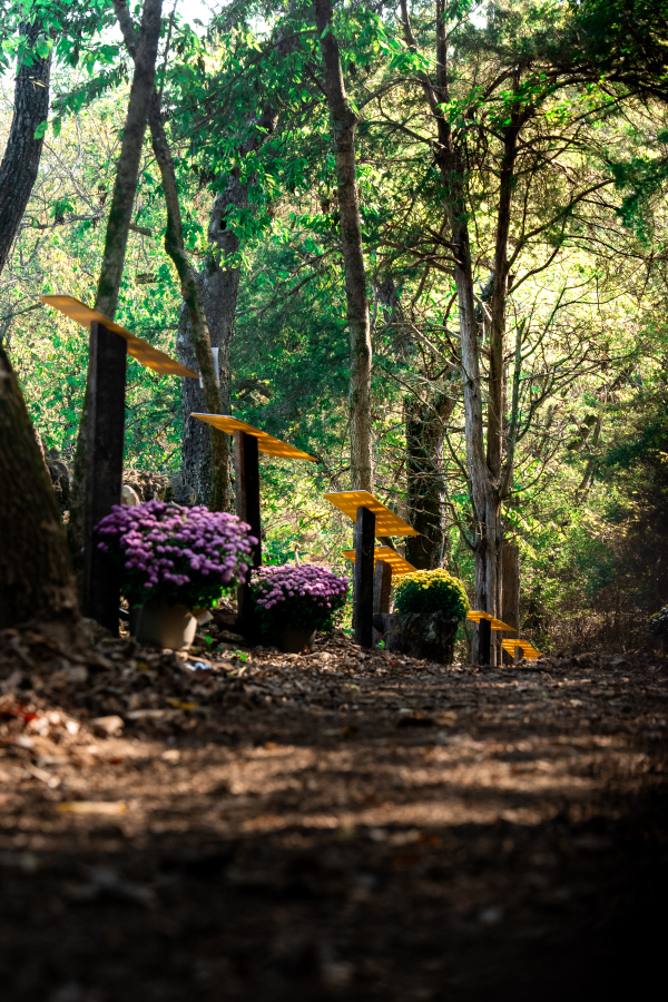 Lowe's Memorial Posts & Florals along Queenslake Trail