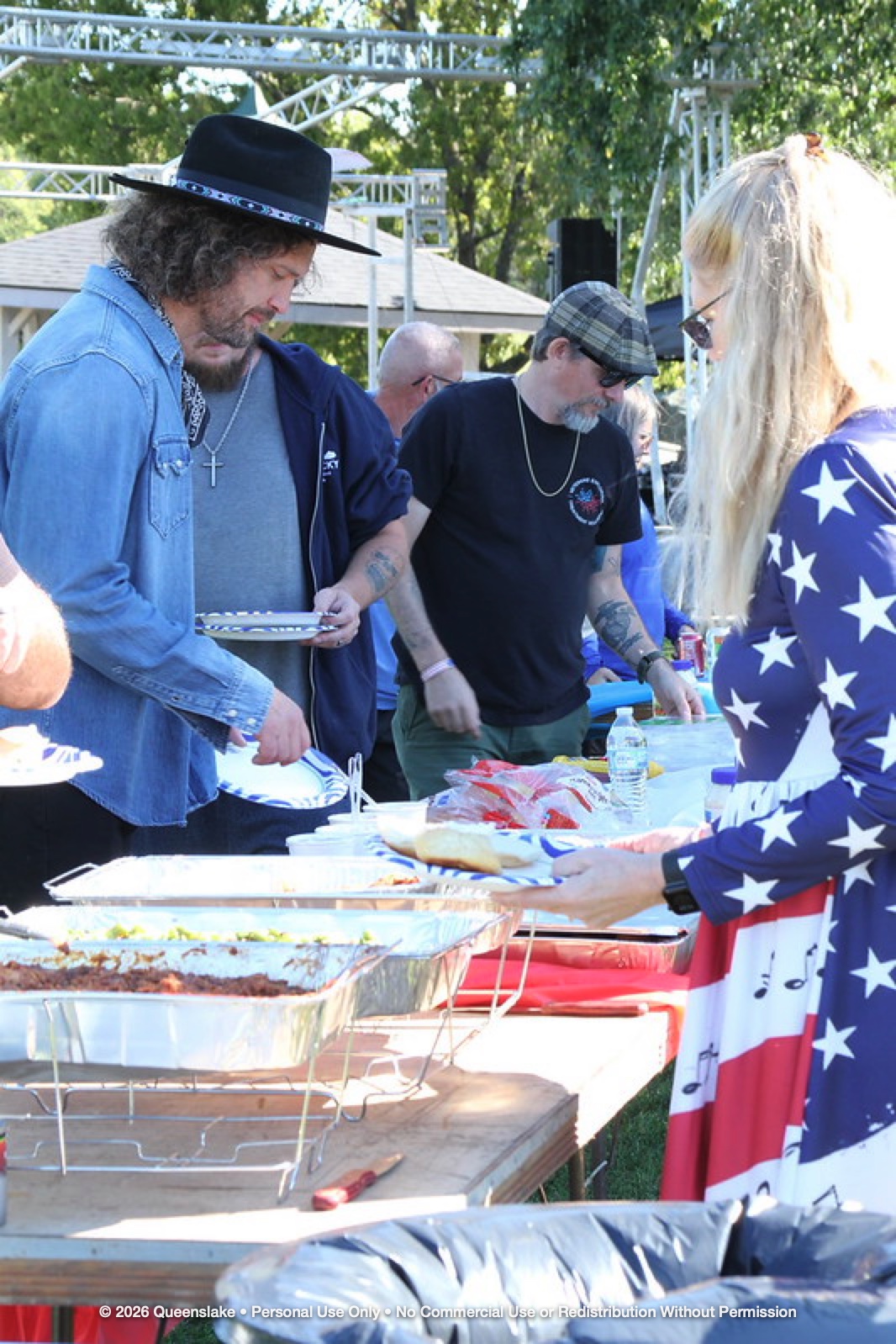 The Joslin Brothers, G4V Veteran Musicians, and Attendees at the Queenslake Food Line